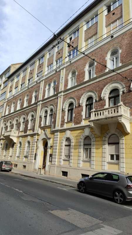 U Home Central Budapest Extérieur photo